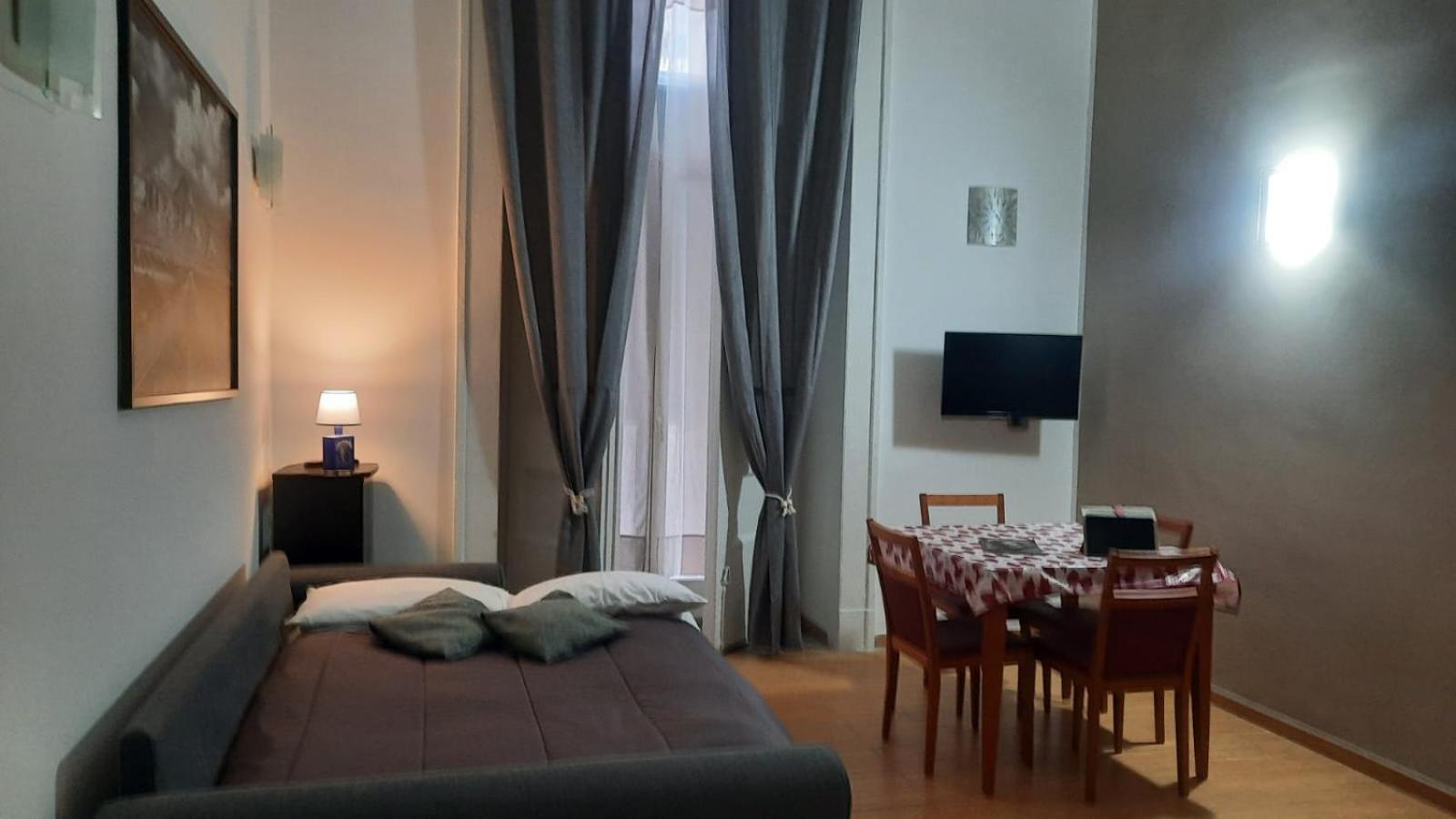 White Home Quartieri Spagnoli Неаполь Экстерьер фото
